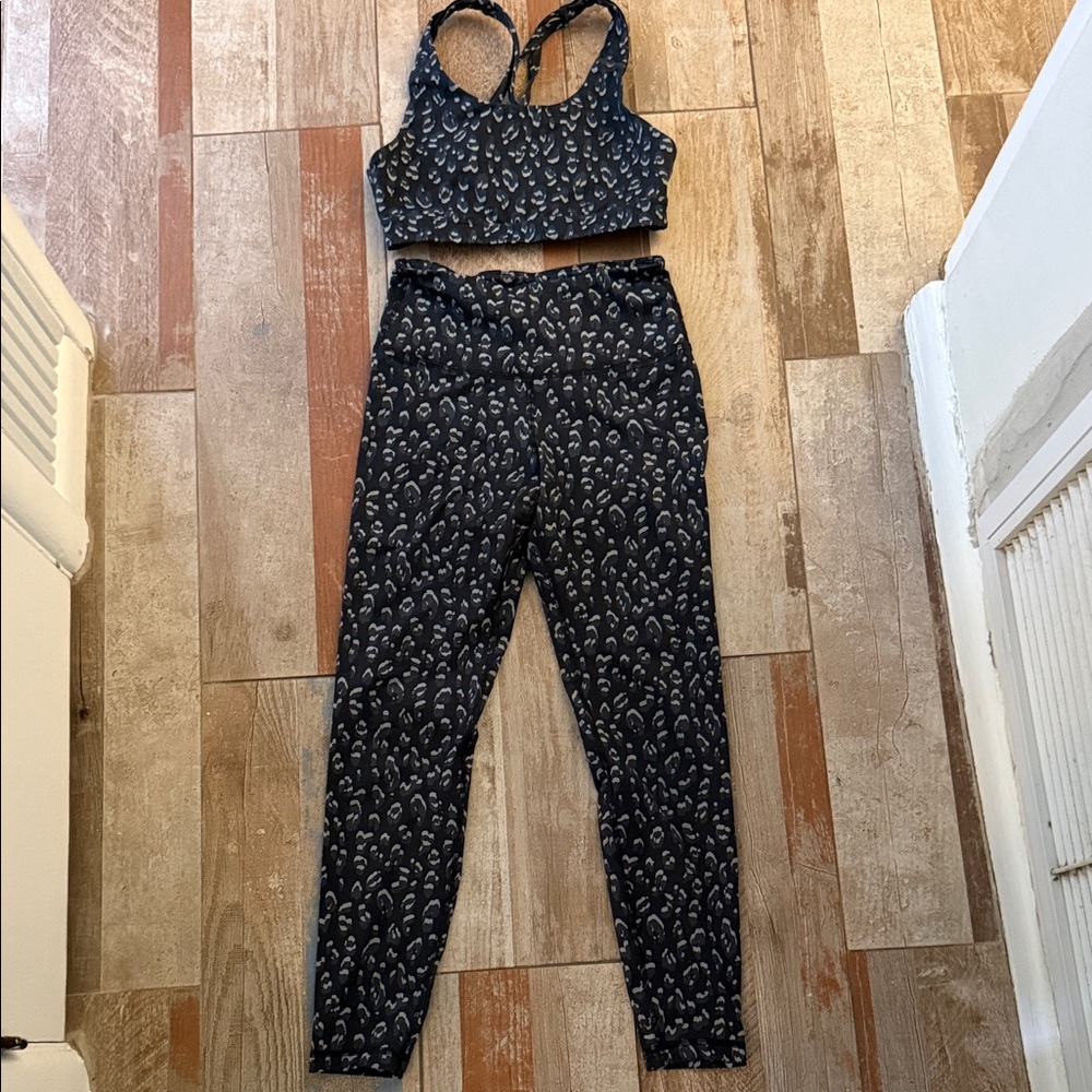 Old Navy Black/Blue/Grey Leopard Patterned Leggings Set